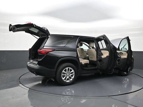 Used 2023 Chevrolet Traverse LS FWD image 29