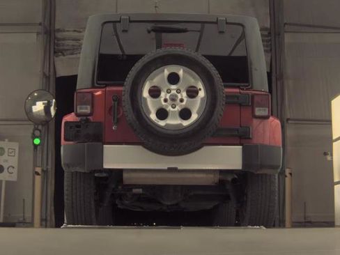 Used 2013 Jeep Wrangler Unlimited Sahara AWD/4WD image 6