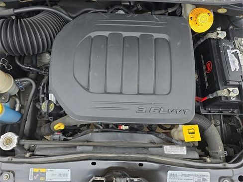 Used 2019 Dodge Grand Caravan SXT image 32