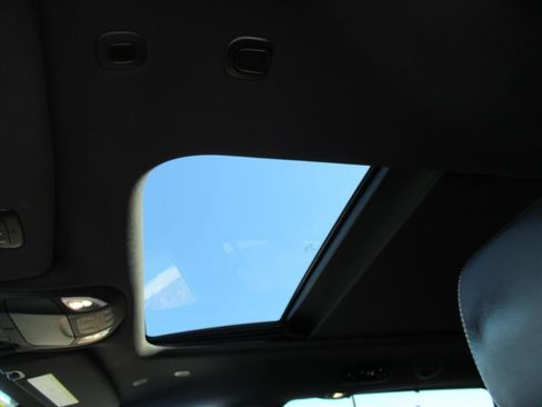 Used 2025 Chrysler Pacifica Limited FWD image 22