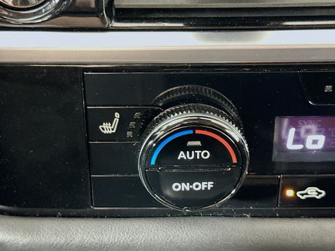 Used 2025 Nissan Pathfinder SV AWD/4WD image 25