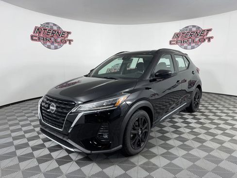 Used 2024 Nissan Kicks SR FWD image 3