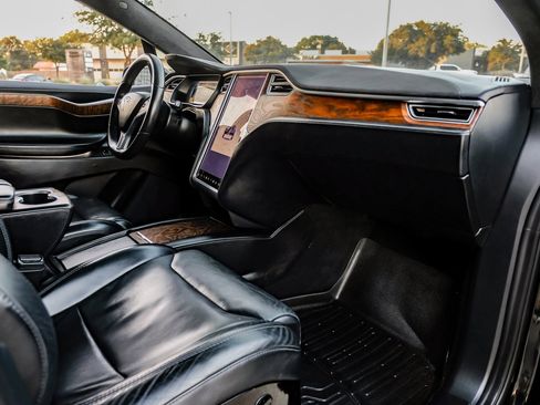 Used 2017 Tesla Model X 75D image 15