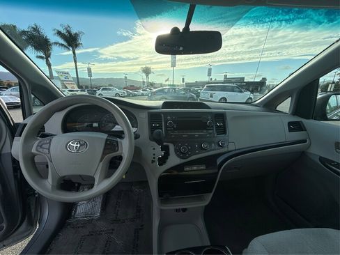 Used 2012 Toyota Sienna LE image 21