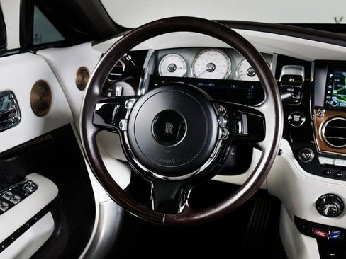 Used 2018 Rolls-Royce Dawn image 18