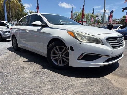 Used 2015 Hyundai Sonata SE w/ Option Group 09 FWD image 2