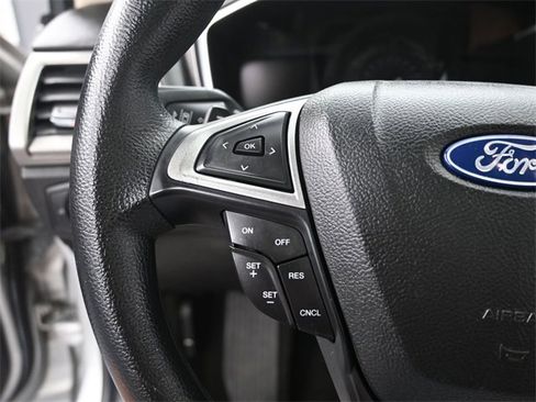 Used 2019 Ford Fusion SE image 16