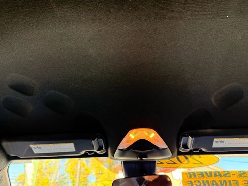 Used 2022 Toyota C-HR XLE image 20