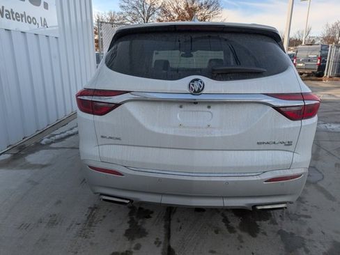 Used 2018 Buick Enclave Premium image 16