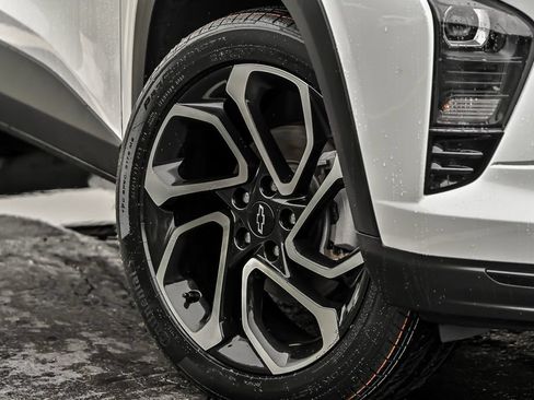 Used 2024 Chevrolet Trax RS w/ Driver Confidence Package FWD image 3