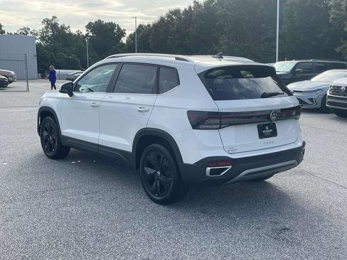 New 2026 Volkswagen Taos SE FWD image 5
