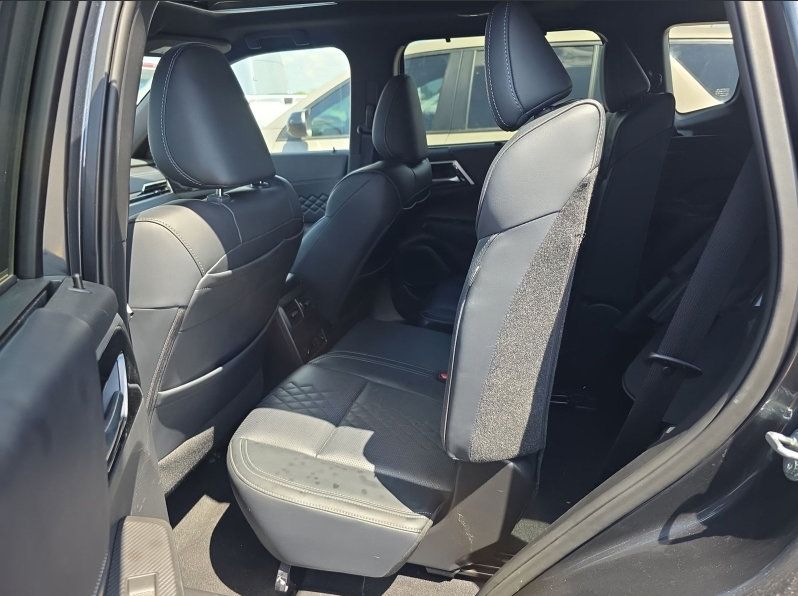 Used 2025 Mitsubishi Outlander SEL Black Edition AWD/4WD image 6