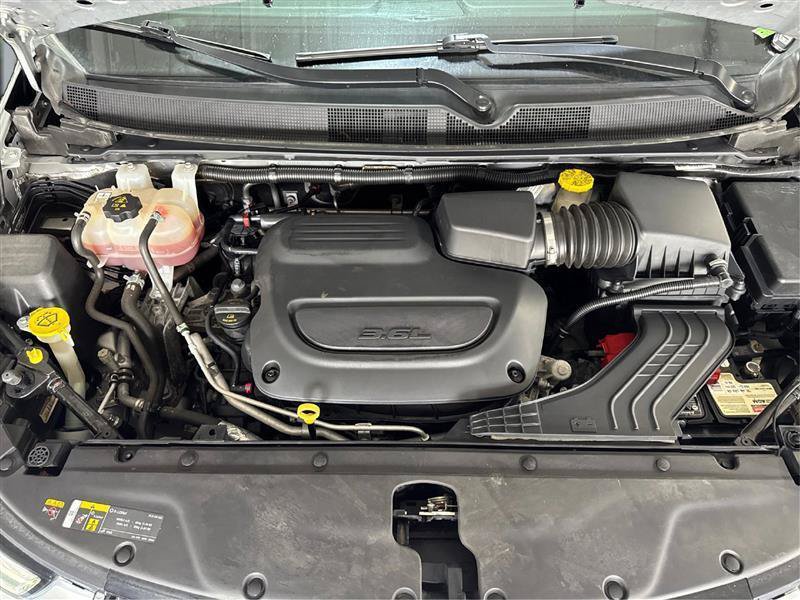 Used 2023 Chrysler Pacifica Touring-L FWD image 22