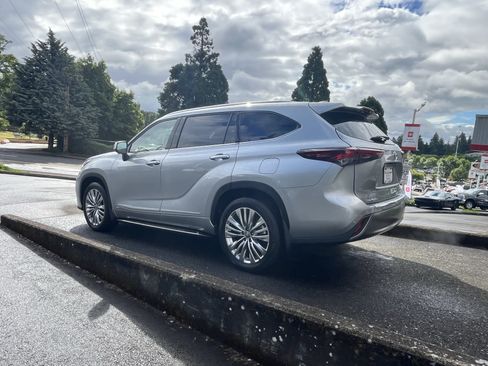 Certified 2024 Toyota Highlander Platinum AWD/4WD image 5