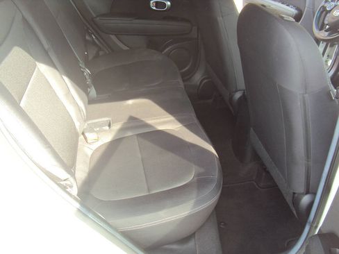 Used 2015 Kia Soul FWD image 12