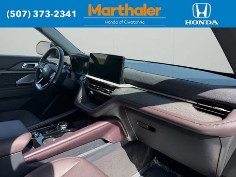 Used 2026 Ford Explorer Platinum w/ LUX Leather Package AWD/4WD image 14