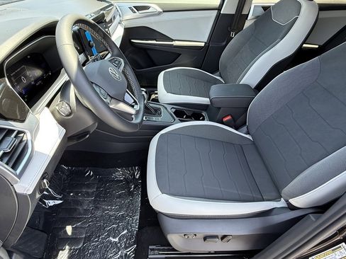 New 2025 Volkswagen Taos SE image 16