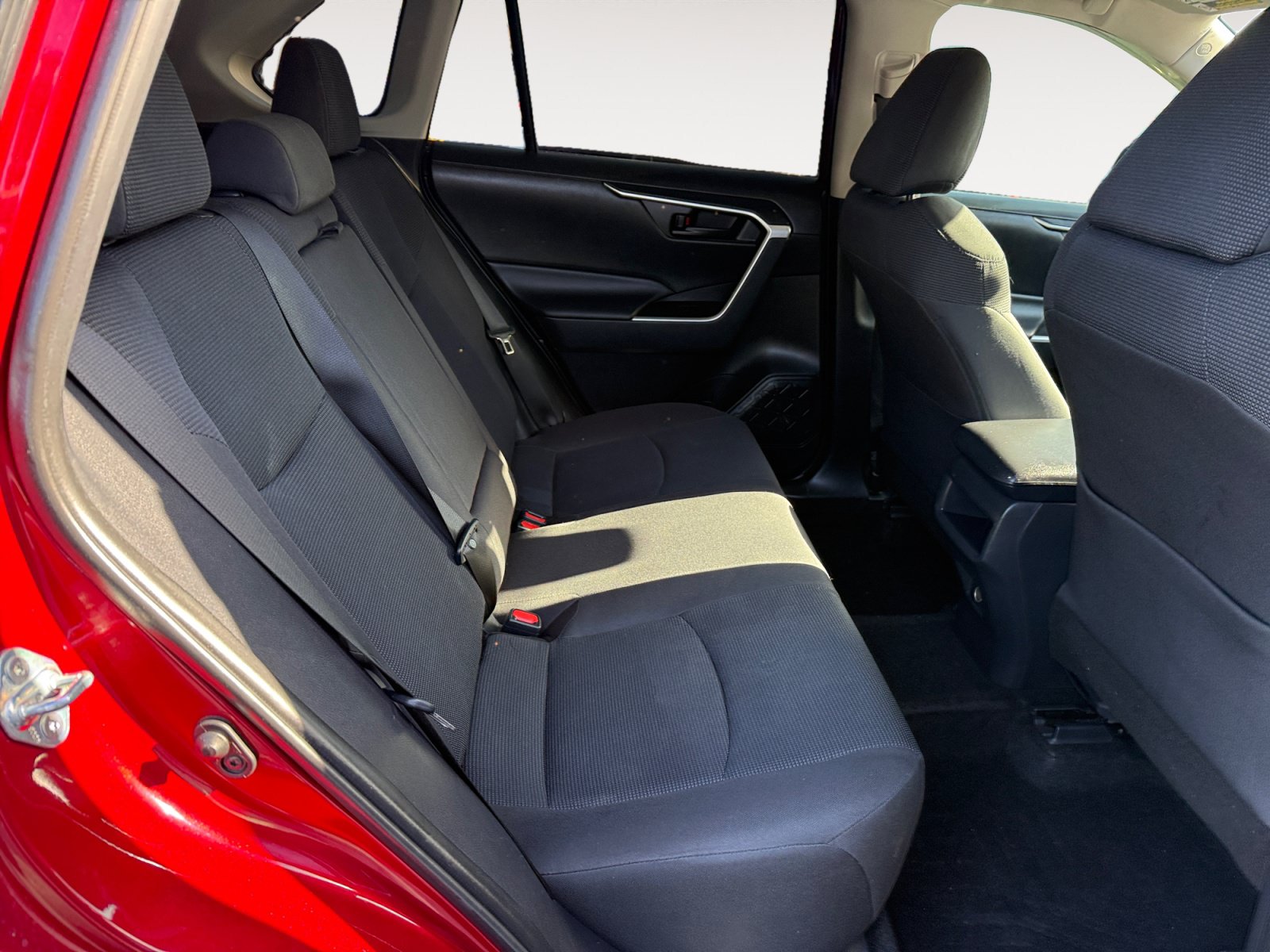 Used 2019 Toyota RAV4 LE w/ Carpet Mat Package FWD image 18