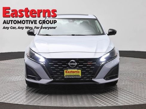 Used 2023 Nissan Altima 2.0 SR FWD image 2