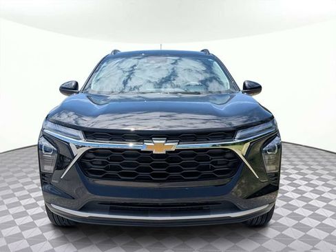 Used 2025 Chevrolet Trax LT FWD image 9