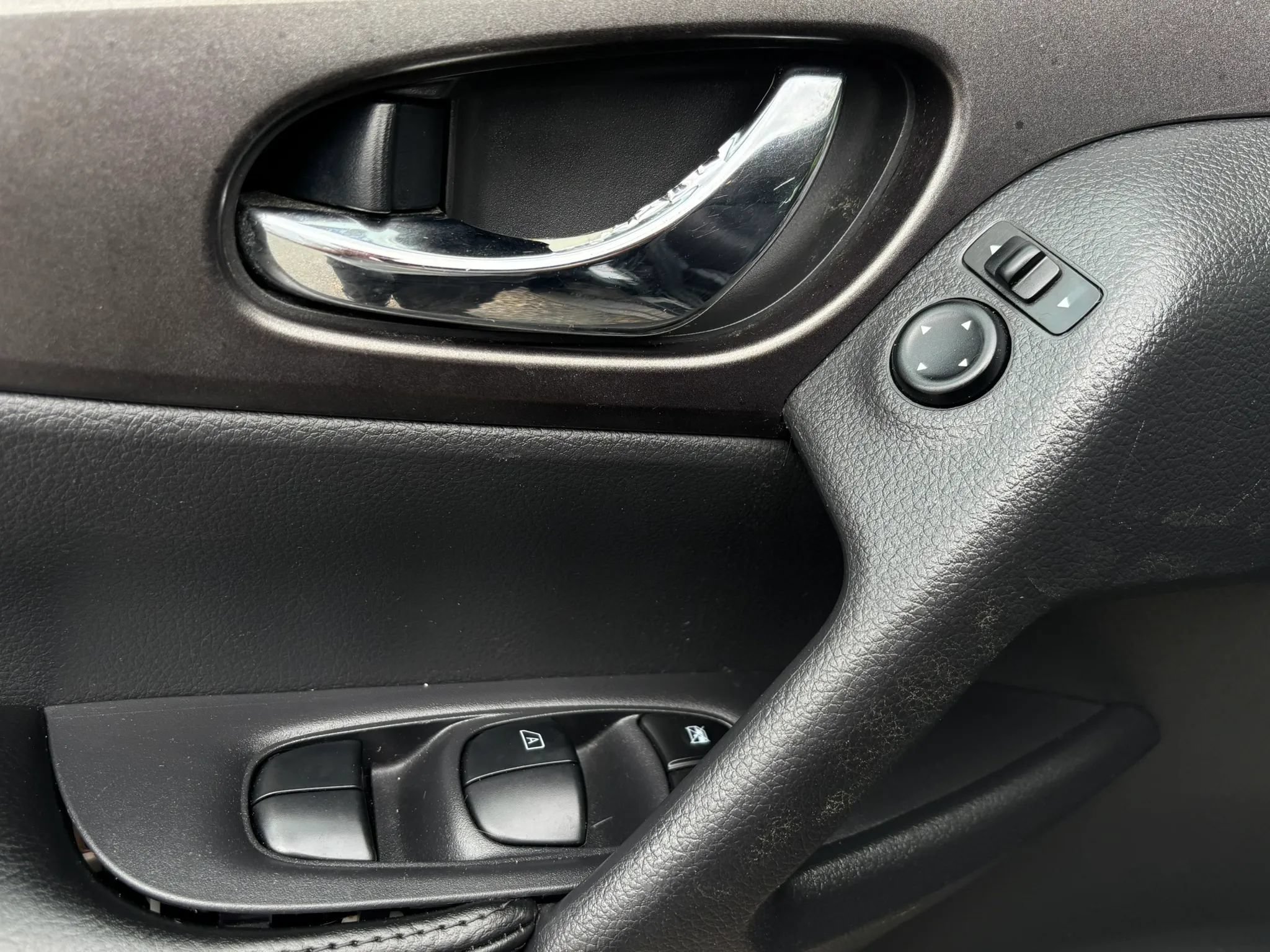 Used 2015 Nissan Rogue S FWD image 15