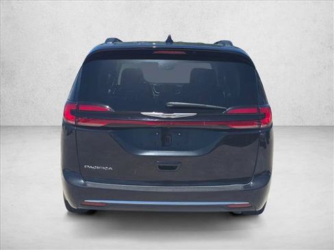 Used 2022 Chrysler Pacifica Touring-L FWD image 6