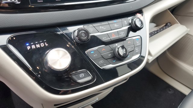Used 2024 Chrysler Pacifica Touring-L FWD image 17