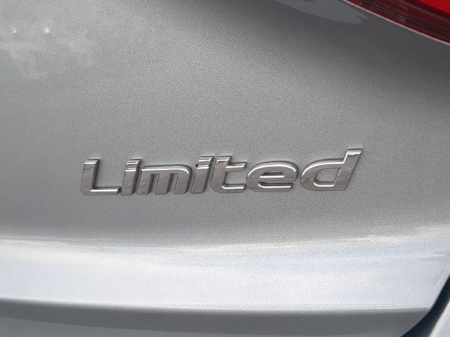 Used 2015 Hyundai Sonata Limited w/ Option Group 05 FWD image 13
