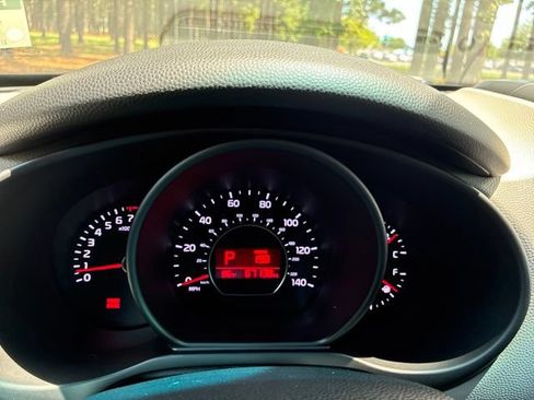 Used 2018 Kia Soul FWD image 29