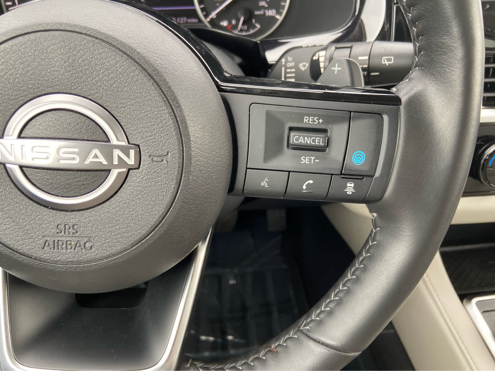 Used 2025 Nissan Pathfinder SL w/ Cargo Package AWD/4WD image 24