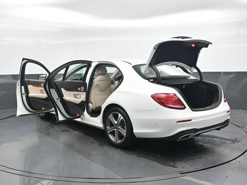 Used 2018 Mercedes-Benz E 300 4MATIC image 48