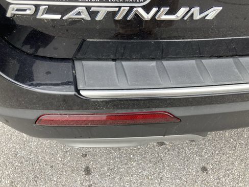 Used 2020 Ford Explorer Platinum w/ Premium Technology Package AWD/4WD image 11