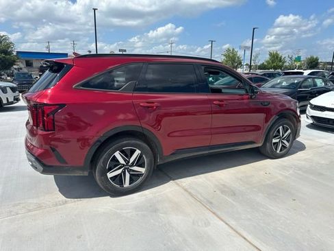 Used 2023 Kia Sorento S w/ Panoramic Sunroof Package FWD image 17