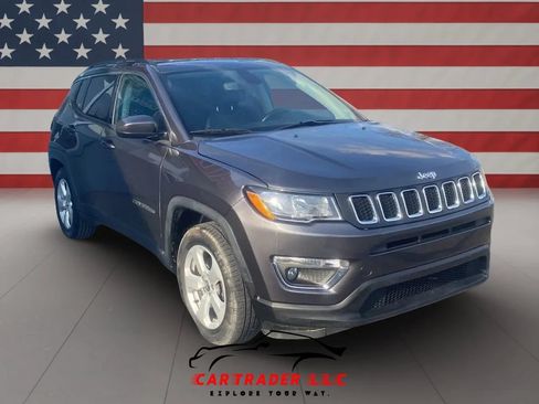 Used 2019 Jeep Compass Latitude w/ Popular Equipment Group FWD image 4