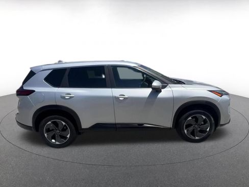 Used 2025 Nissan Rogue SV FWD image 13