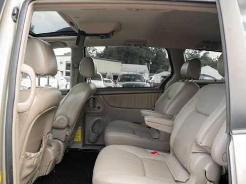 Used 2004 Toyota Sienna XLE FWD image 8