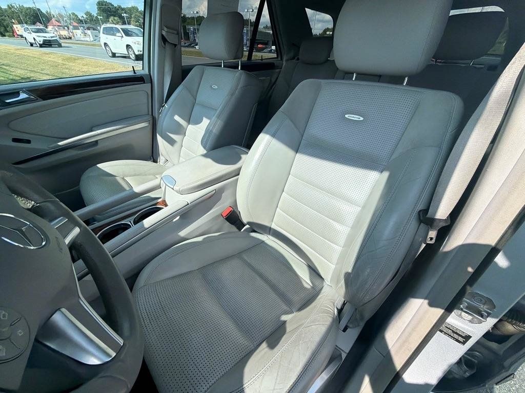 Used 2009 Mercedes-Benz ML 63 AMG 4MATIC image 28