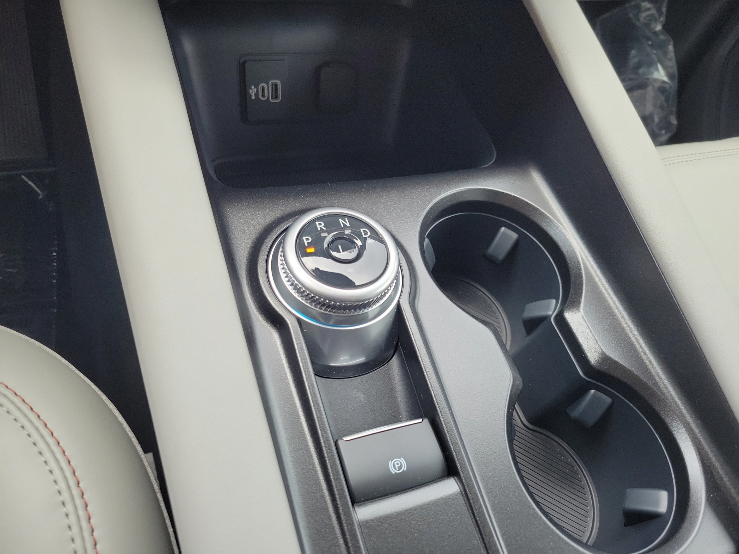 New 2026 Ford Explorer Active w/ Active Comfort Package RWD image 27