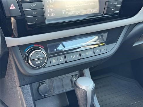 Used 2015 Toyota Corolla LE FWD image 22