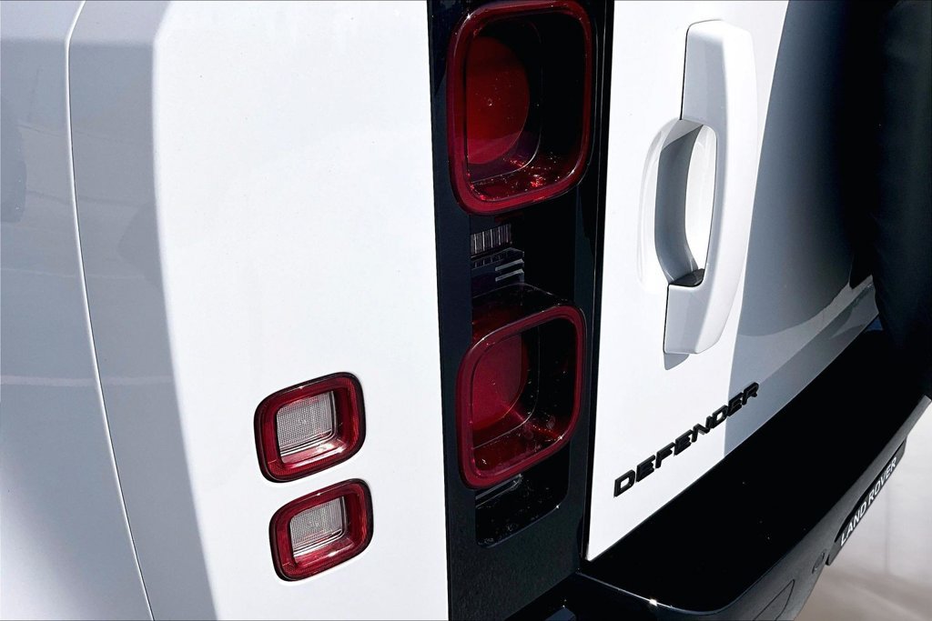 Certified 2024 Land Rover Defender 110 S AWD/4WD image 21