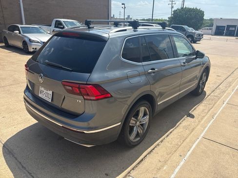 Used 2018 Volkswagen Tiguan SEL Premium FWD image 3