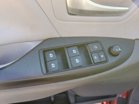 Used 2018 Toyota Sienna LE w/ Carpet Mat Package FWD image 16