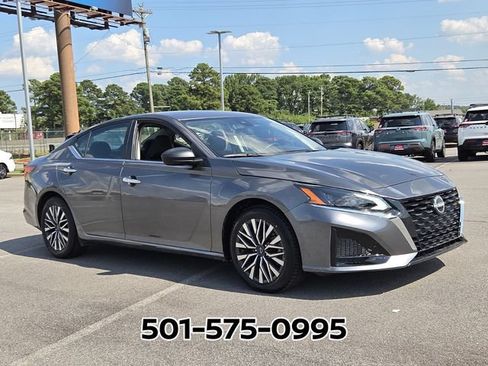 Used 2024 Nissan Altima 2.5 SV FWD image 4