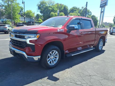 Used 2023 Chevrolet Silverado 1500 LT w/ Z71 Off-Road Package AWD/4WD image 7