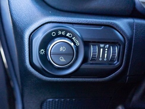 Used 2021 Jeep Gladiator Overland image 13