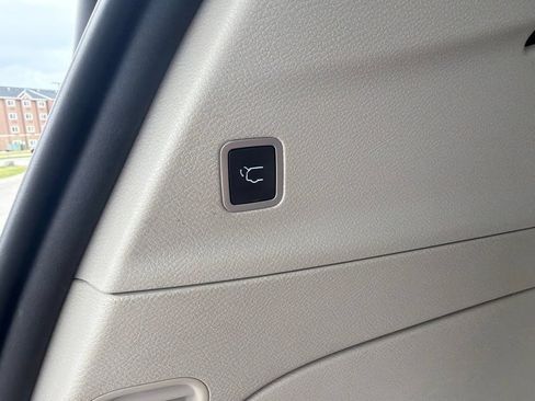 Used 2017 Chrysler Pacifica Touring-L Plus FWD image 18