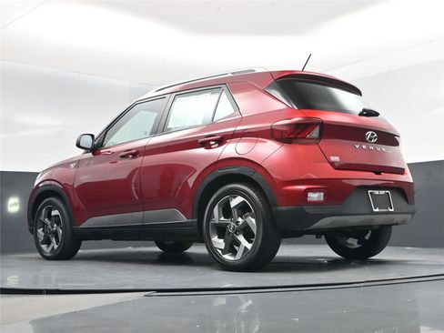 Used 2024 Hyundai Venue Limited image 22