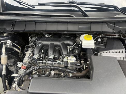 Used 2025 Nissan Pathfinder SV AWD/4WD image 29