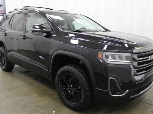 Used 2023 GMC Acadia AT4 image 2