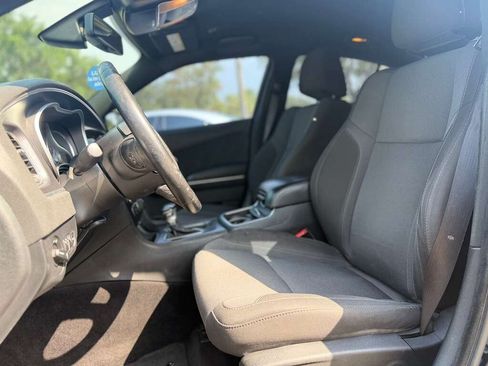 Used 2017 Dodge Charger SXT RWD image 9